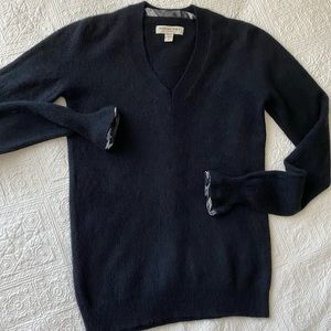 Burberry cashmere black v-neck sweater S.